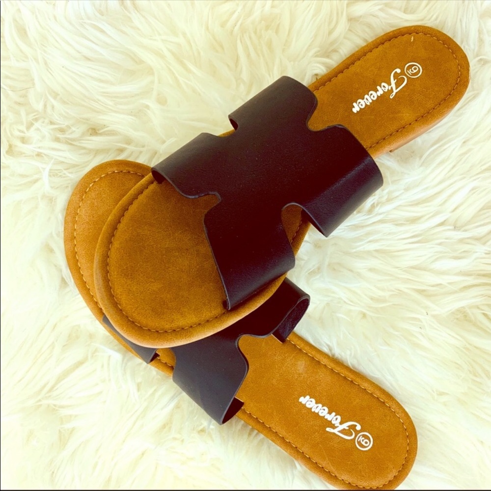 ☀️Last Pair☀️ Black Sandals - Picture 2 of 2
